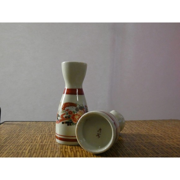 Vintage Pair of Hand Painted Ceramic Sake Carafe Made in Japan - Picture 5 of 5